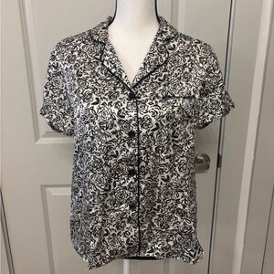 Women's black/white floral button down sleep shirt size S